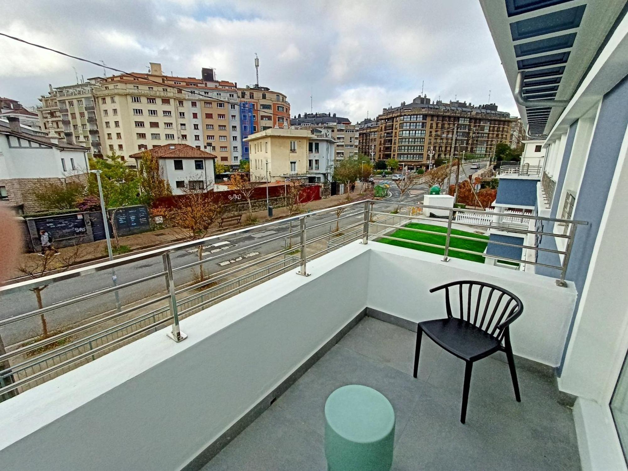Abba Apartments Playa De Gros Сан Себастиан Екстериор снимка